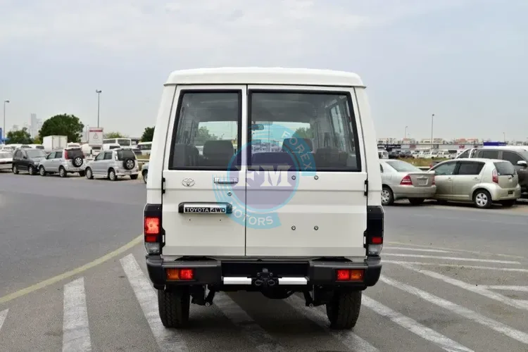2025 TOYOTA LAND CRUISER 78 HARDTOP LWB 2.8LDIESEL 9-SEATER 4WD MANUAL BACK