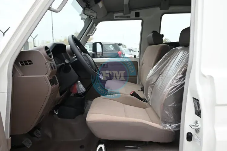 2025 TOYOTA LAND CRUISER 78 HARDTOP LWB 2.8LDIESEL 9-SEATER 4WD MANUAL FRONT SEATS