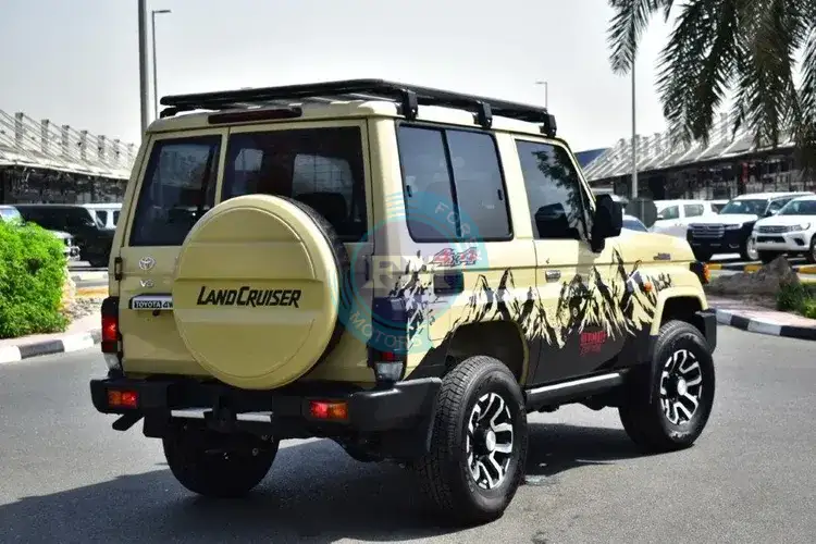 MODEL TOYOTA LAND CRUISER SWB 71 ULTIMATE EDITION V6 4.0L 4WD 7-SEATER MANUAL SIDE1