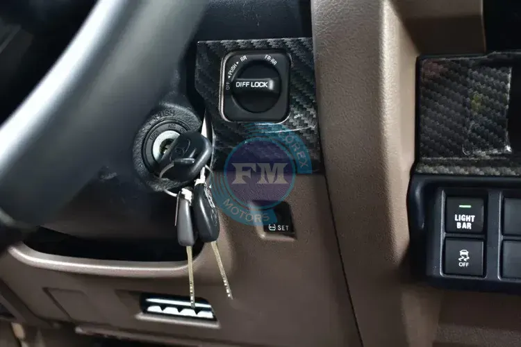 MODEL TOYOTA LAND CRUISER SWB 71 ULTIMATE EDITION V6 4.0L 4WD 7-SEATER MANUAL