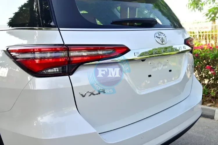 2025 MODEL TOYOTA FORTUNER VXR V6 4.0L PETROL 4WD 7 SEAT AUTOMATIC2