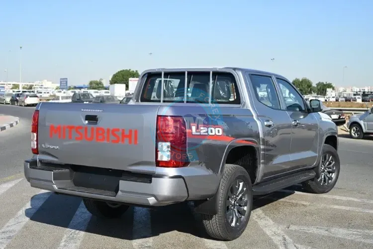 2025 MODEL MITSUBISHI L200 DOUBLE CAB PICKUP GLS 2.4L PETROL  4WD MANUAL TRANSMISSION SIDE1