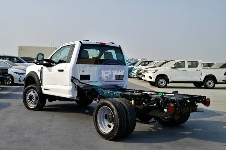 2024 MODEL FORD F550 SUPER DUTY REGULAR CHASSIS CAB XL 145” WB 6.7L DIESEL 4X4 10 SPEED AUTOMATIC SIDE1