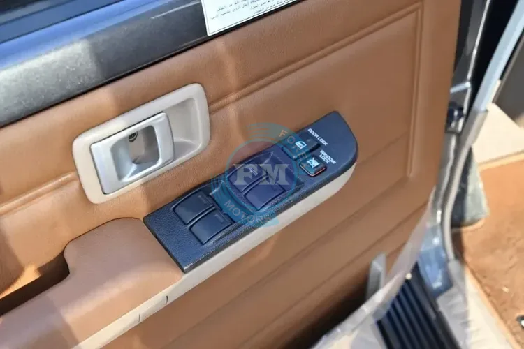 2025 MODEL TOYOTA LAND CRUISER 76 HARDTOP SDLX V6 4.0L PETROL 4WD 5-SEATER AUTOMATIC INSIDE DOOR