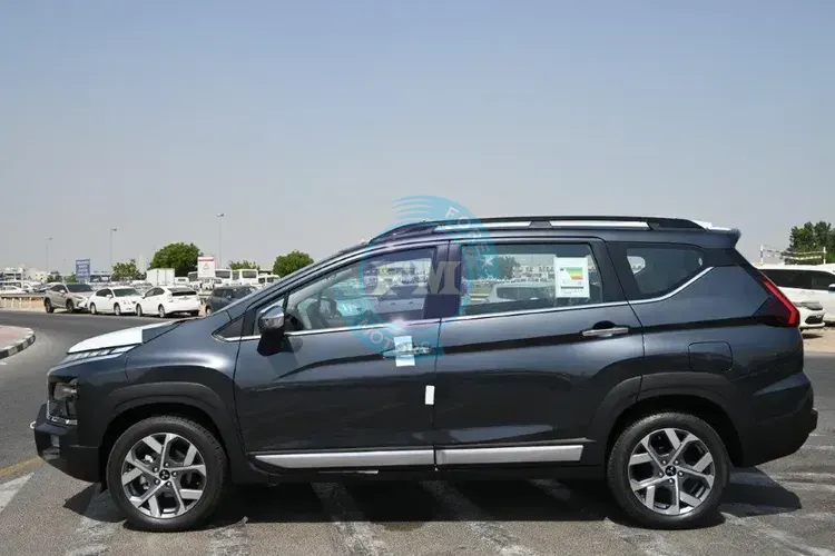 2025 MODEL MITSUBISHI XPANDER CROSS 1.5L PETROL  4X2 AUTOMATIC SIDE2