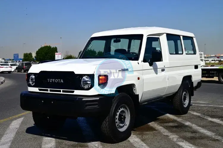 2026 MODEL TOYOTA LANDCRUISER 78 HARDTOP 2.8L DIESEL 8-SEATER AUTOMATIC SIDE