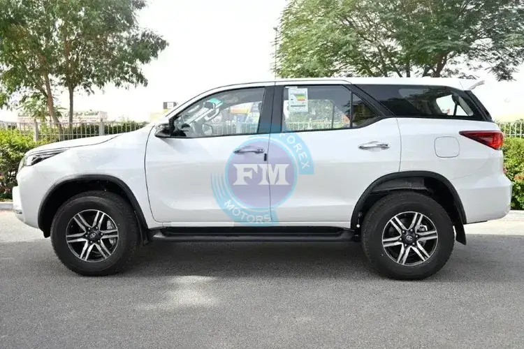 2025 MODEL TOYOTA FORTUNER GXR 2.7L PETROL 4WD 7 SEAT AUTOMATIC TRANSMISSION SIDE1