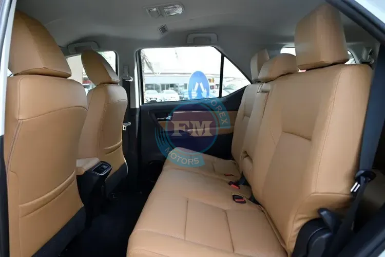 2025 MODEL TOYOTA FORTUNER GXR 2.7L PETROL 4WD 7 SEAT AUTOMATIC TRANSMISSION BACK SEATS