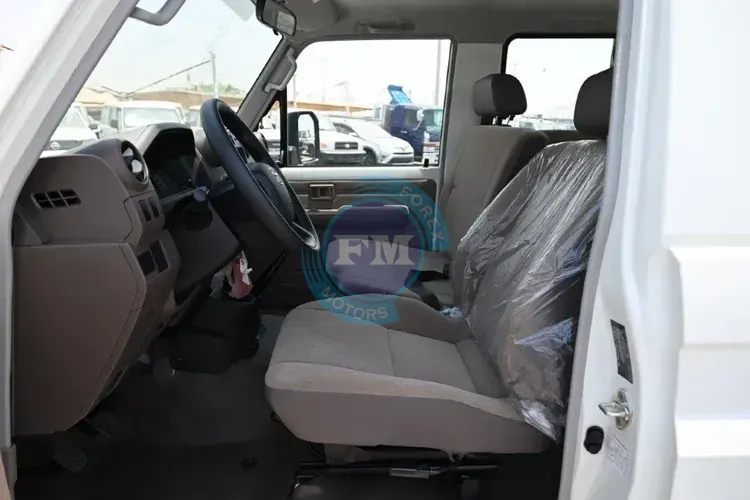 2024 MODEL TOYOTA LAND CRUISER 71 SHORT WHEEL BASE V6 4.0L PETROL 4WD MANUAL TRANSMISION-EURO 4 FRONT SEAT