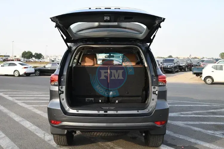 2025 MODEL TOYOTA FORTUNER GXR 2.4L DIESEL 4WD 7 SEAT AUTOMATIC TRUNCK