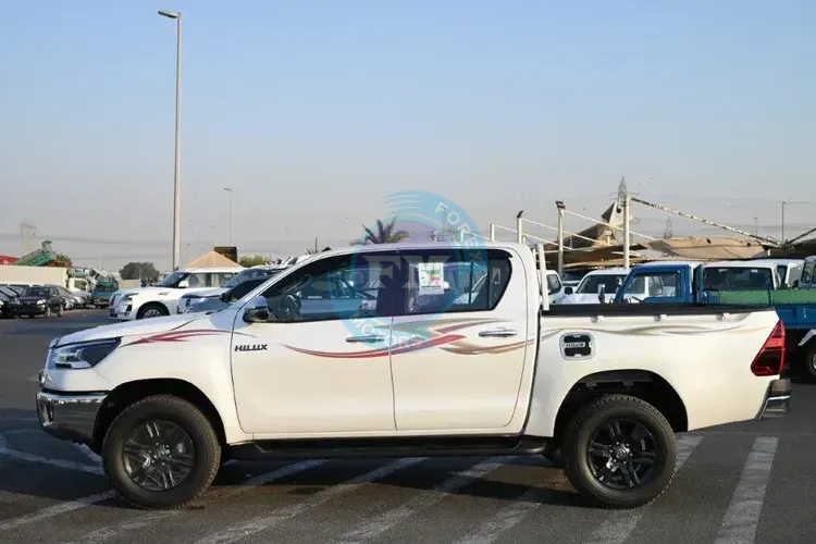 2025 MODEL TOYOTA HILUX DOUBLE CAB SR5 2.7L PETROL 4WD 5-SEAT AUTOMATIC SIDE2