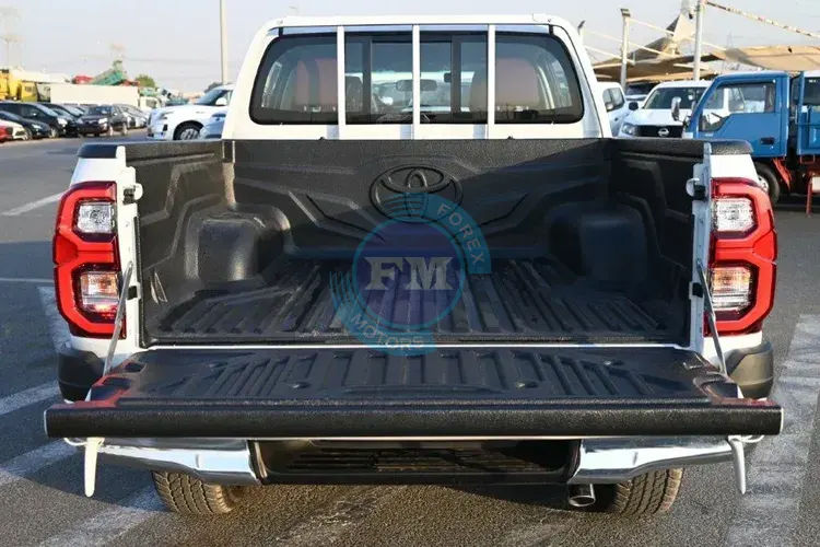 2025 MODEL TOYOTA HILUX DOUBLE CAB SR5 2.7L PETROL 4WD 5-SEAT AUTOMATIC