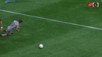 RED CARD: Dom Dwyer, Atlanta United FC - 67th minute