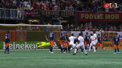 Goal: Ezequiel Barco scores on a free kick in the 86th minute