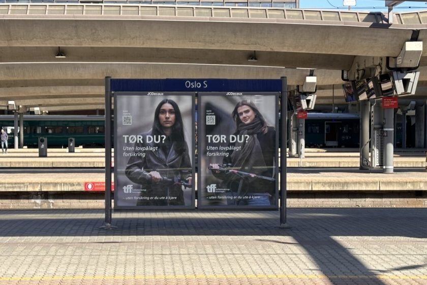 Reklameboards på perrongen på Oslo S
