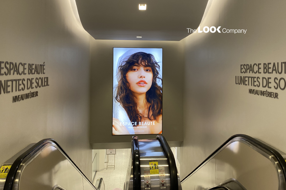 7 display ideas for retailers - holts espace beaute directional lightbox