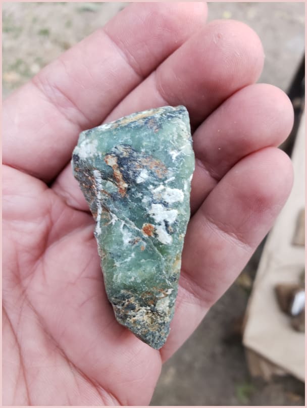 Green Body Spring Rocks Green Crystal Rock Identification