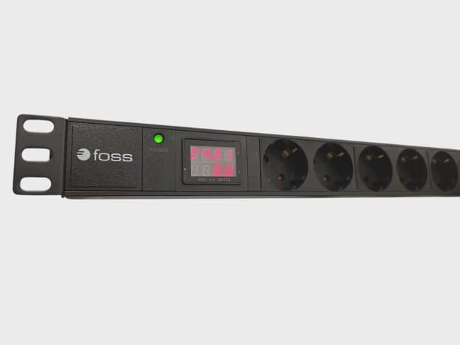 19 Powerlist 5x230V, 3m kabel m amp + volt meter