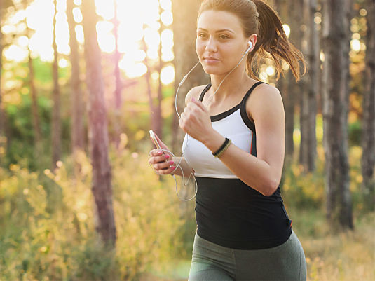 Joggen im Freien mit Kontaktlinsen