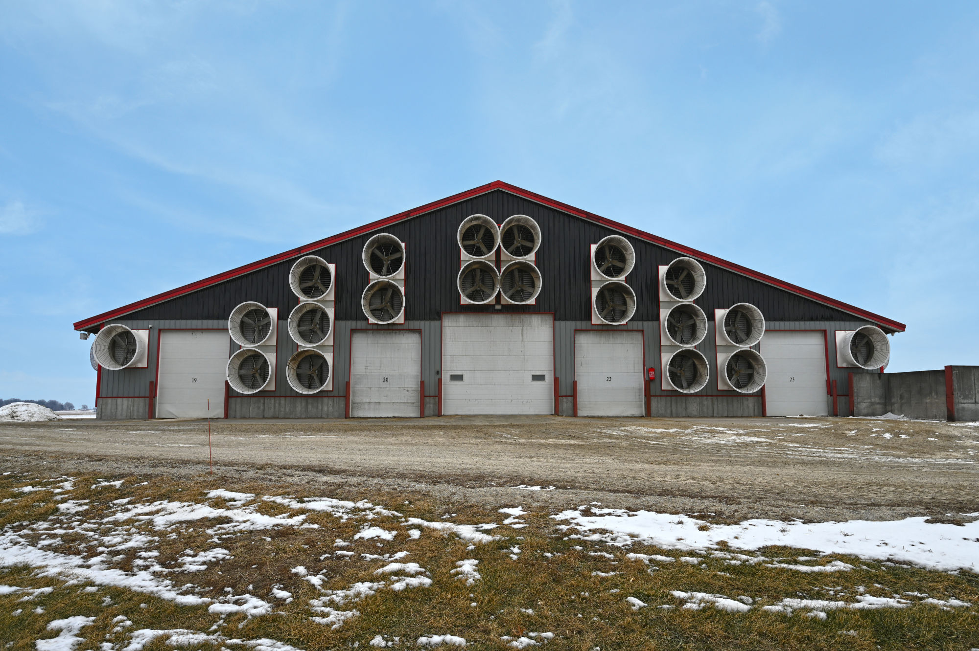 Ridge fan system for Plum Creek Dairy in Fox Lake, Wisconsin