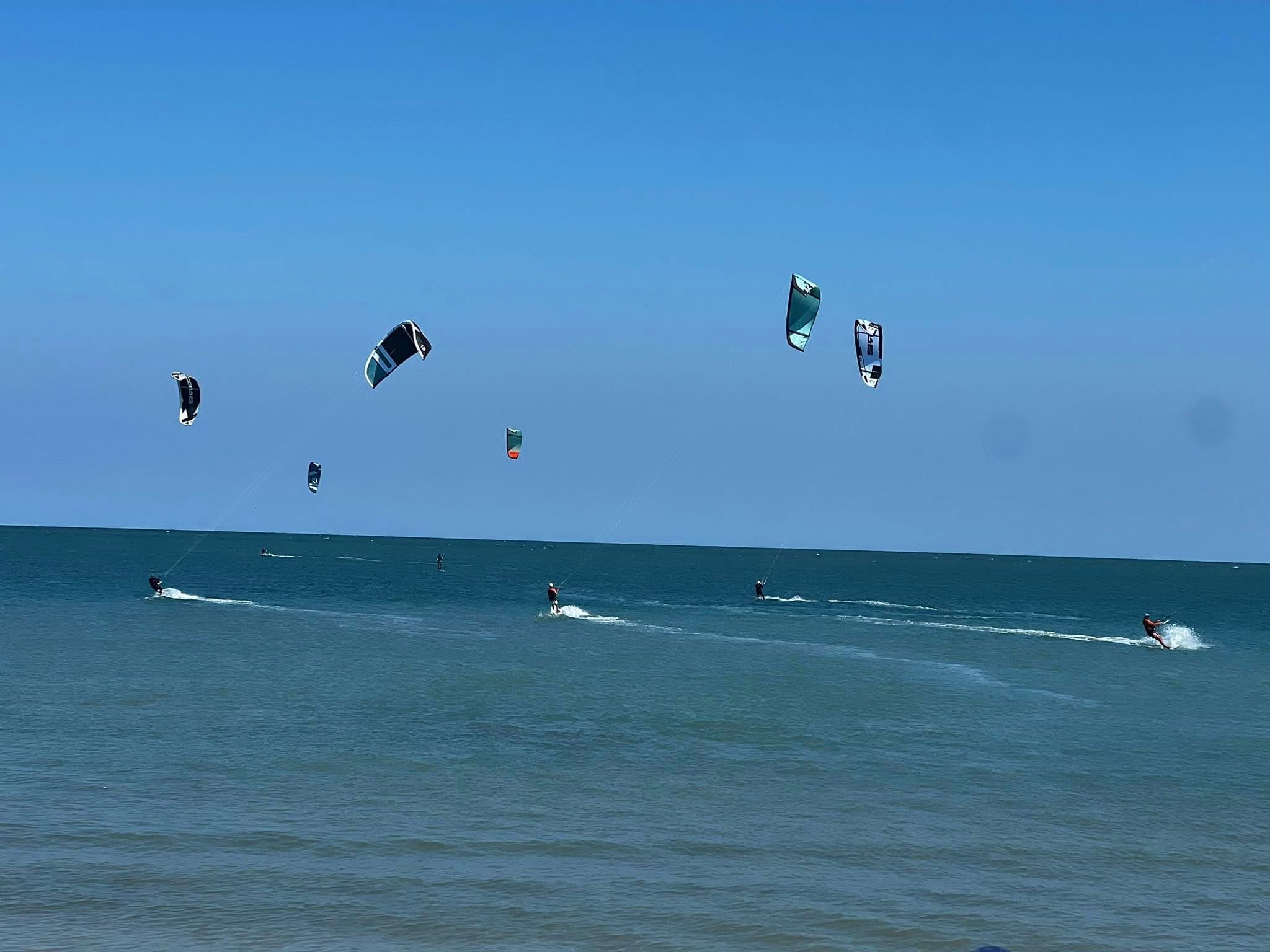 Kitesurfing & Watersports