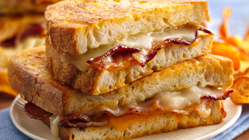 Grilled-Cheese de course (Bacon + Sauce Piquante)