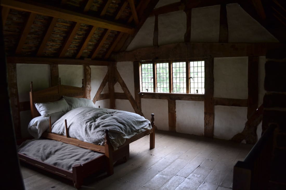 1600s English farm, upstairs bedroom image