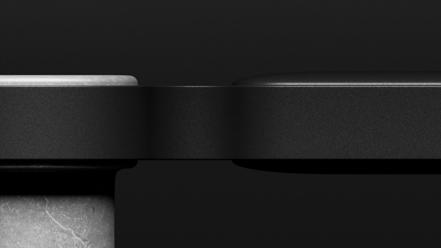 Side view of the FSB 1138. Visible are the robust round neck in Aluminum Pure and the index-finger groove in black anodized aluminum.