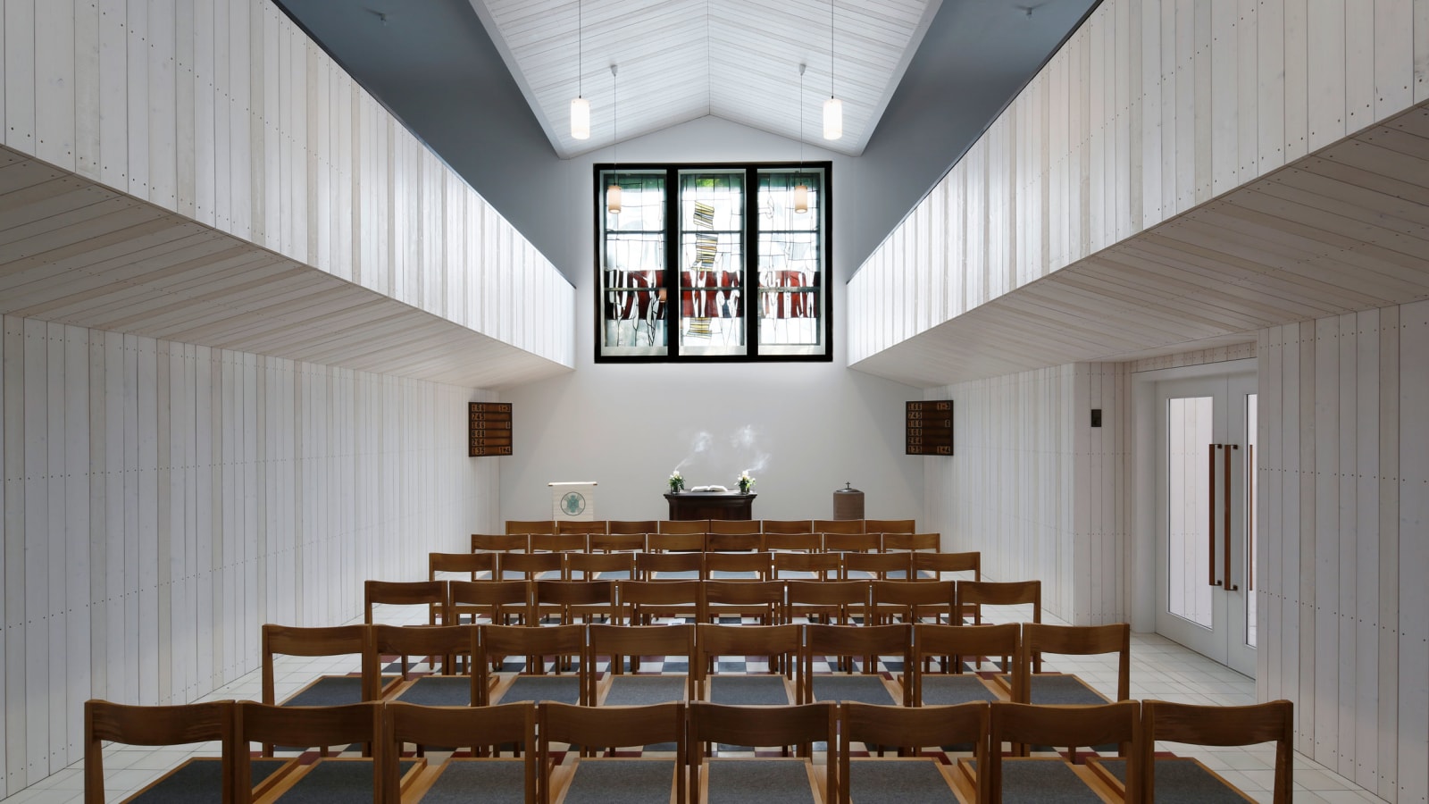 Interior of the renovated Christ Church in Bruchhof-Sanddorf with modern furnishings and lighting – an example of contemporary sacred architecture.