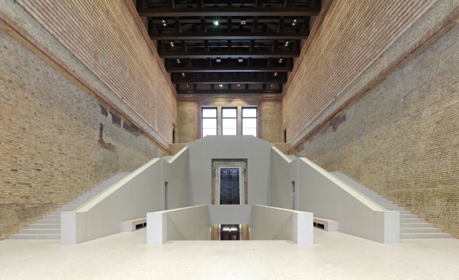 Die große Treppe im Neuen Museum auf der Berliner Museumsinsel. Foto von Joerg von Bruchhausen.