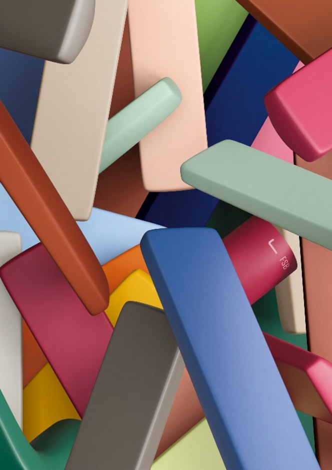 Titelbild der FSB Le Corbusier Farben Broschüre mit dem Türdücker Model FSB 1267 in diversen Les Couleurs® Le Corbusier® Farben.