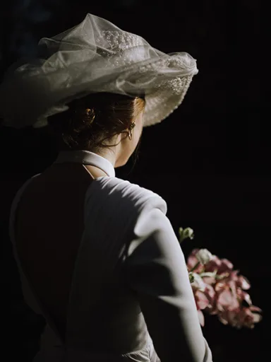 Novia con sombrero.