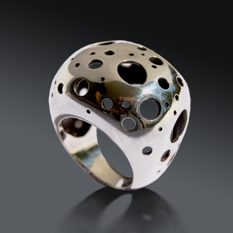 signature-ring-upright_cvaqet