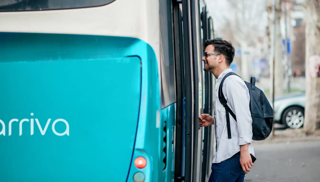 I m waiting for a bus. Люди в транспорте. Get on транспорт. Мужчина в автобусе. Транспорт Сток.