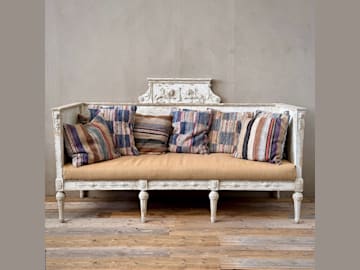 Armchairs / Sofas