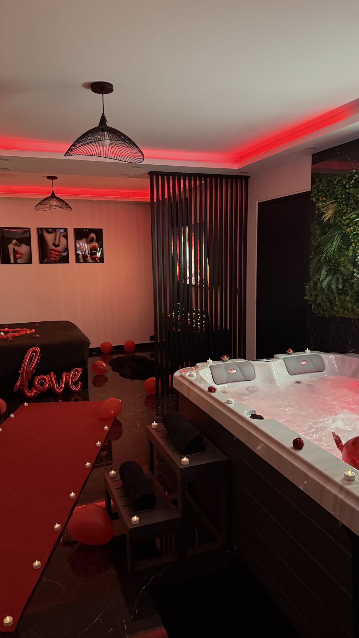 La suite Luna : le lit et le jacuzzi