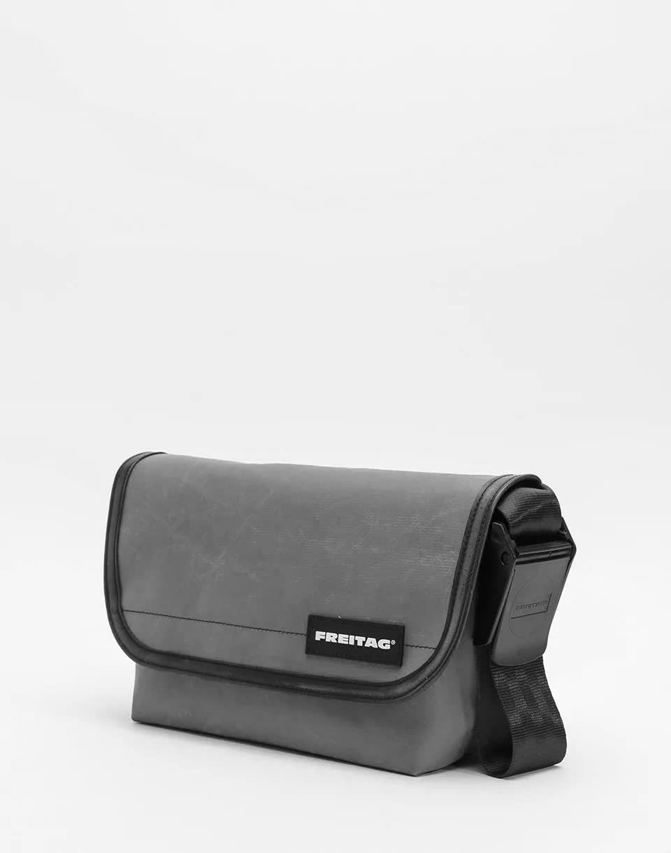 送料無料　FREITAG hawaiian five o オールブラック Messenger Bag FREITAG F41 Hawaii Five-O | Freshlabels.com