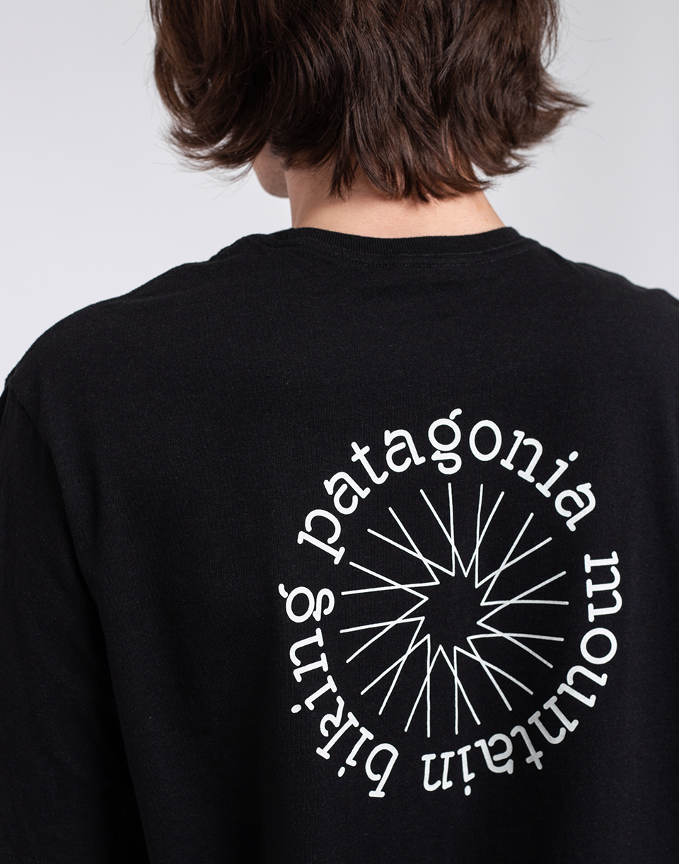 Tričko Patagonia M′s Spoke Stencil Responsibili-Tee Ink Black - Černá - Recyklovaný polyester/Recykl