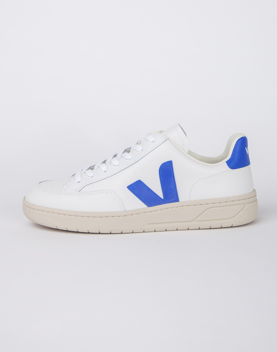 Veja V-12 Extra White Paros 43 - Bílá