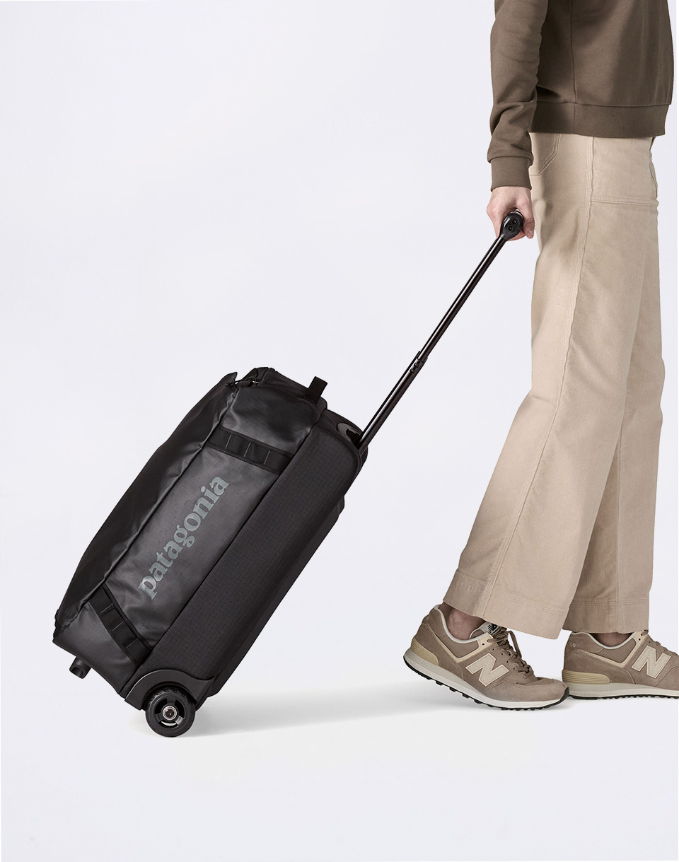 Patagonia Black Hole Wheeled Duffel 40L Black w/Black