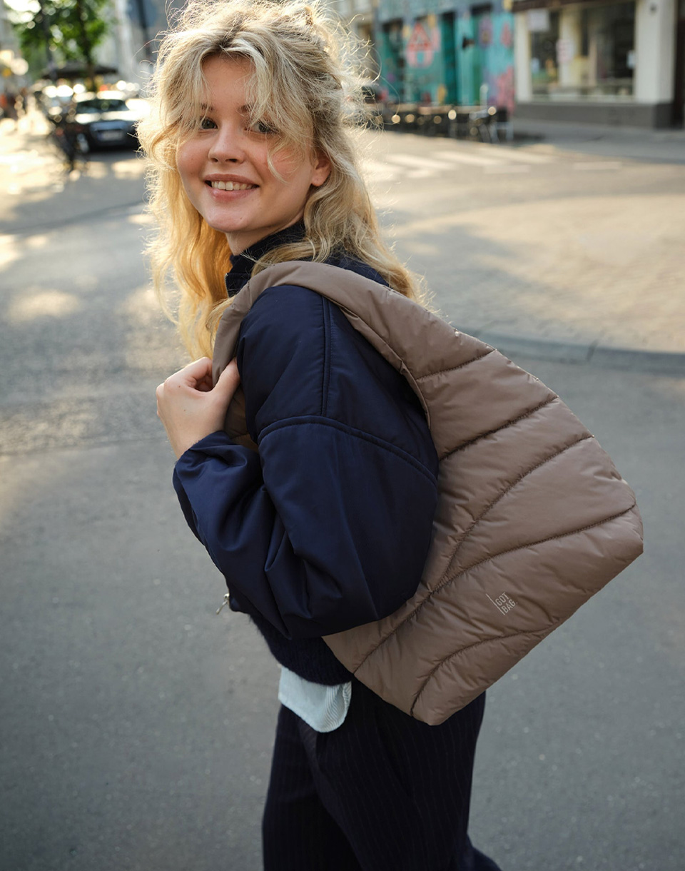Got Bag Wavy Puffer Shoulder Bag oyster