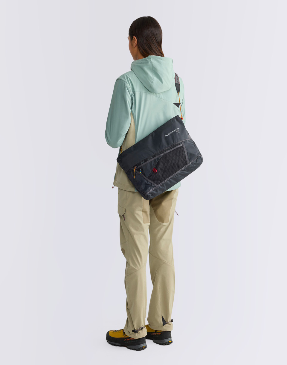 Klättermusen Grid Messenger Bag 961 Raven