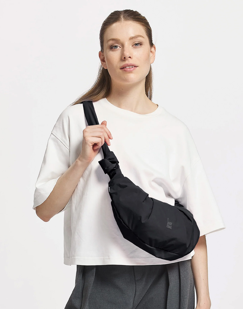 Got Bag Pleat Moon Bag Small Monochrome black