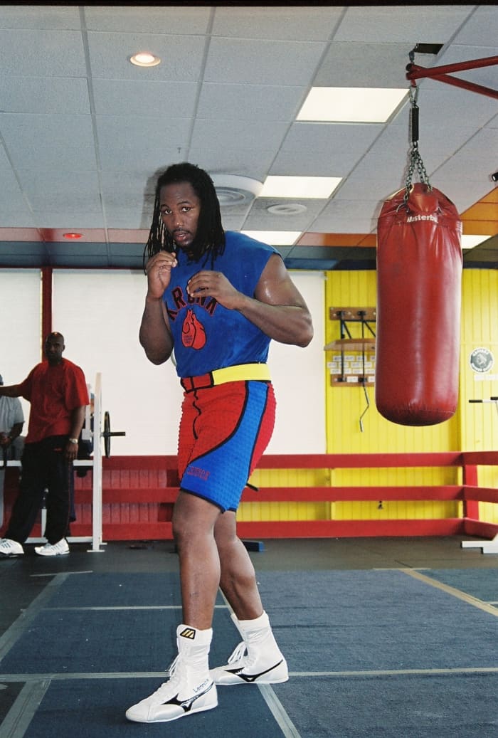 ボクシング界最強の男」が日本製シューズを履き続ける理由 | FRIDAY