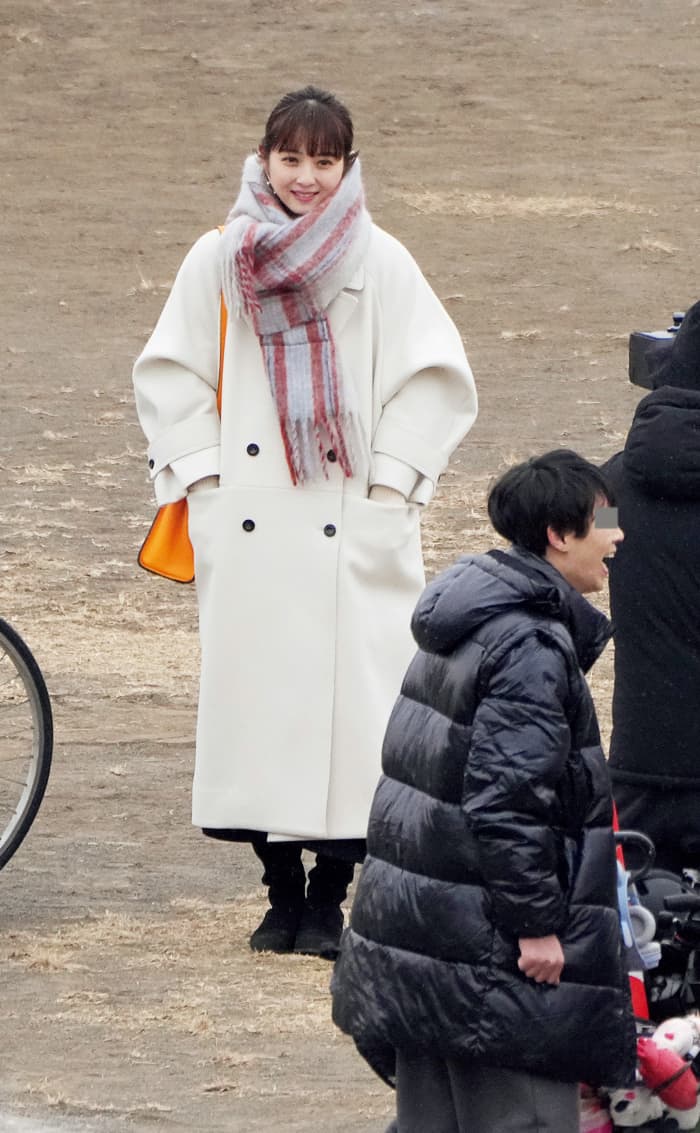 フォトギャラリー1枚目 佐々木希「粉雪が舞う極寒ロケ」で見せた圧倒的