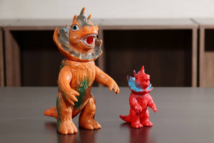 4ページ目）「パチ怪獣ソフビ」を集める男が飛び込んだ奥深きパチモノ