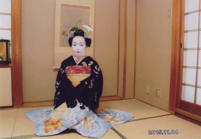 羽の妓 (はのこ） 春の京都の舞妓さん（背景純金箔の手押し版）(11月下旬頃より