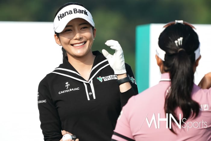 韓国女子プロゴルファーイ・ジョウン6のトーナメント実使用直筆サイン入りグローブ 韓国女子プロゴルファーイ・ジョウン6のトーナメント実使用直筆