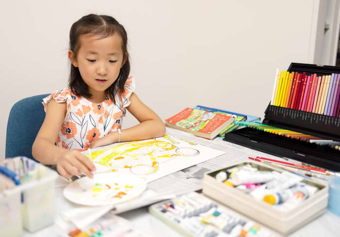 フォトギャラリー2枚目 世界的な賞を受賞で注目！8歳の天才画家Saya