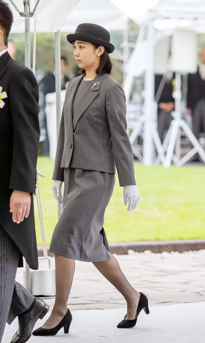 佳子 さま 脚